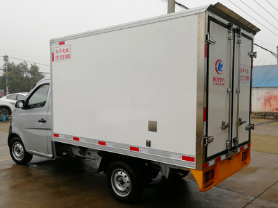 高效多能，冷鏈物流新利器——長安冷藏車隨車吊應用解析